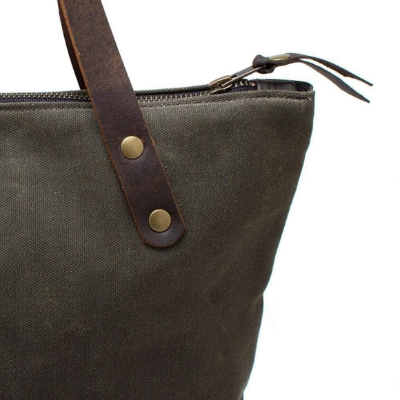 GENERAL KNOT & CO Portfolio Tote in Army Green Waxed Canvas - Picture 6 of 8